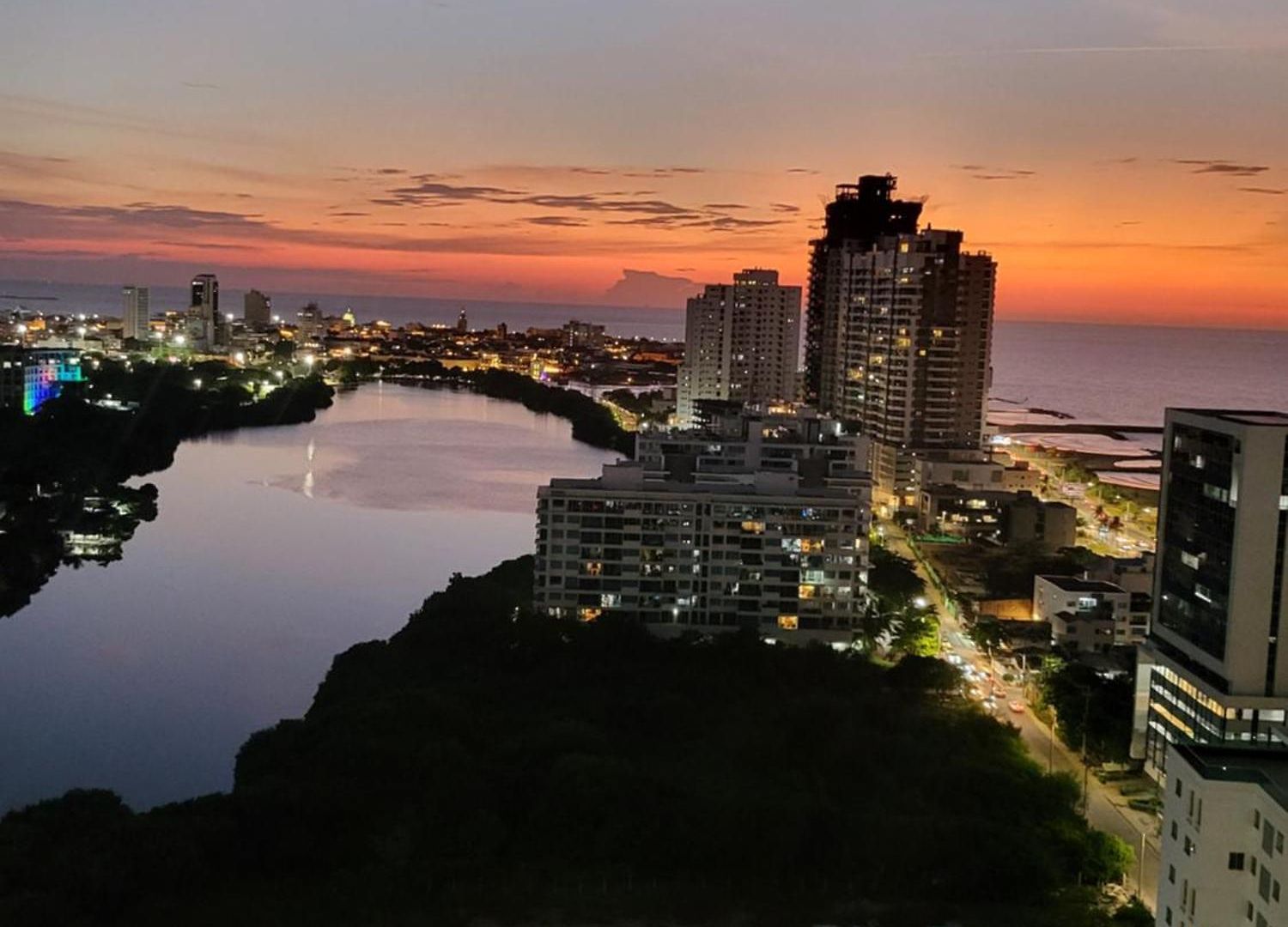 Vista Increíble Al Mar Y Centro