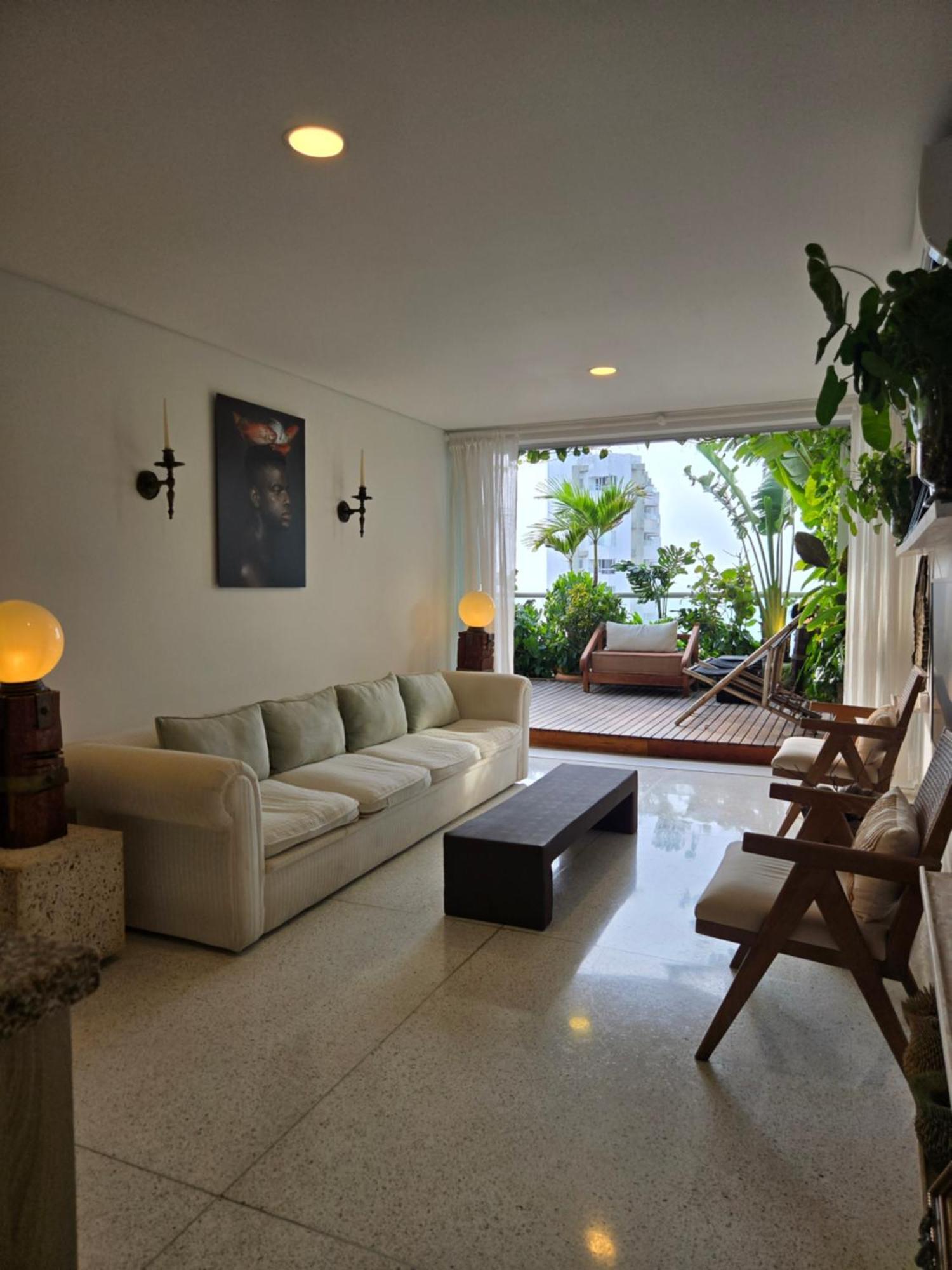 Vista Increible Al Mar Y Centro Apartment *