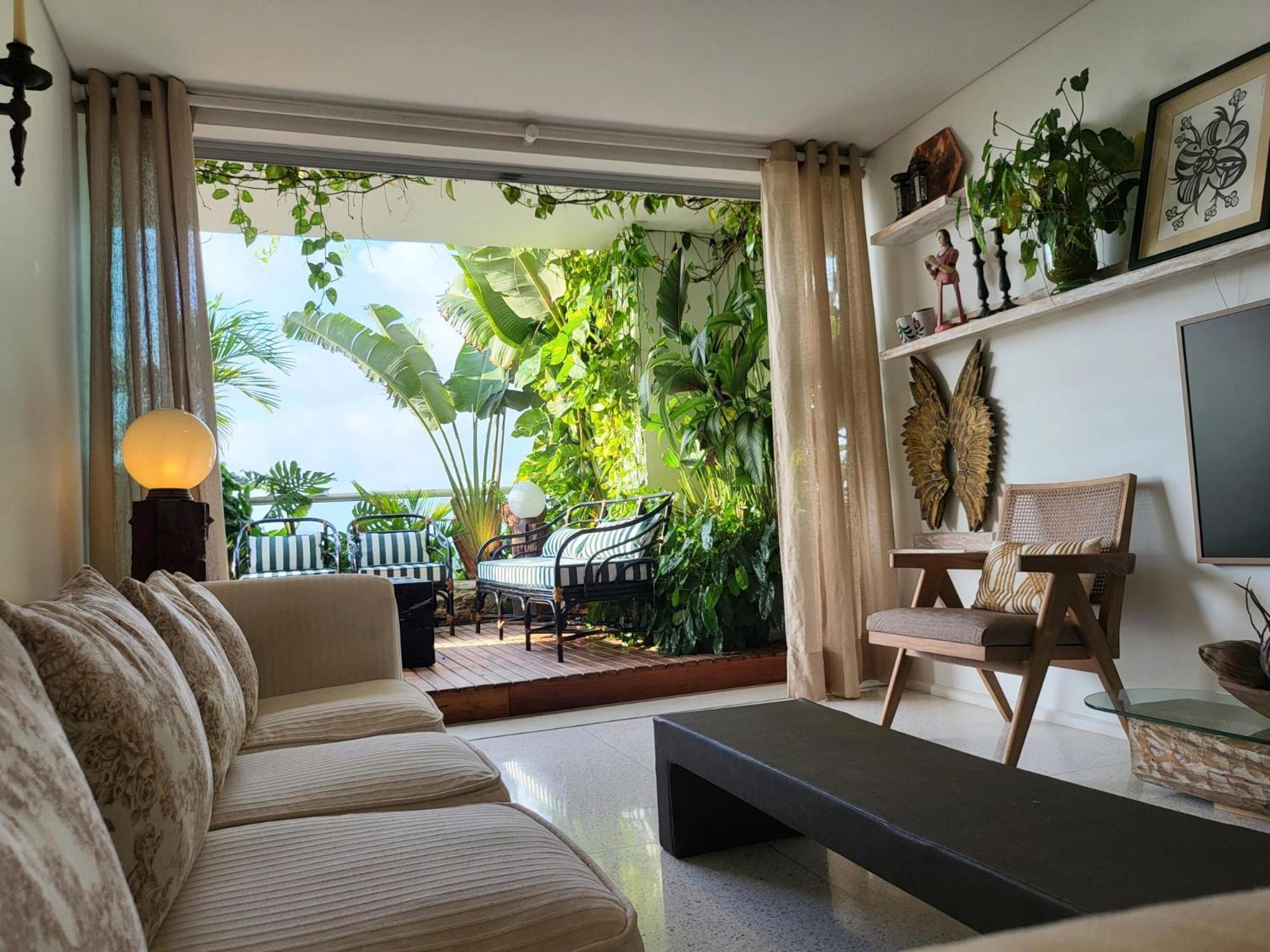 Vista Increible Al Mar Y Centro Apartment *