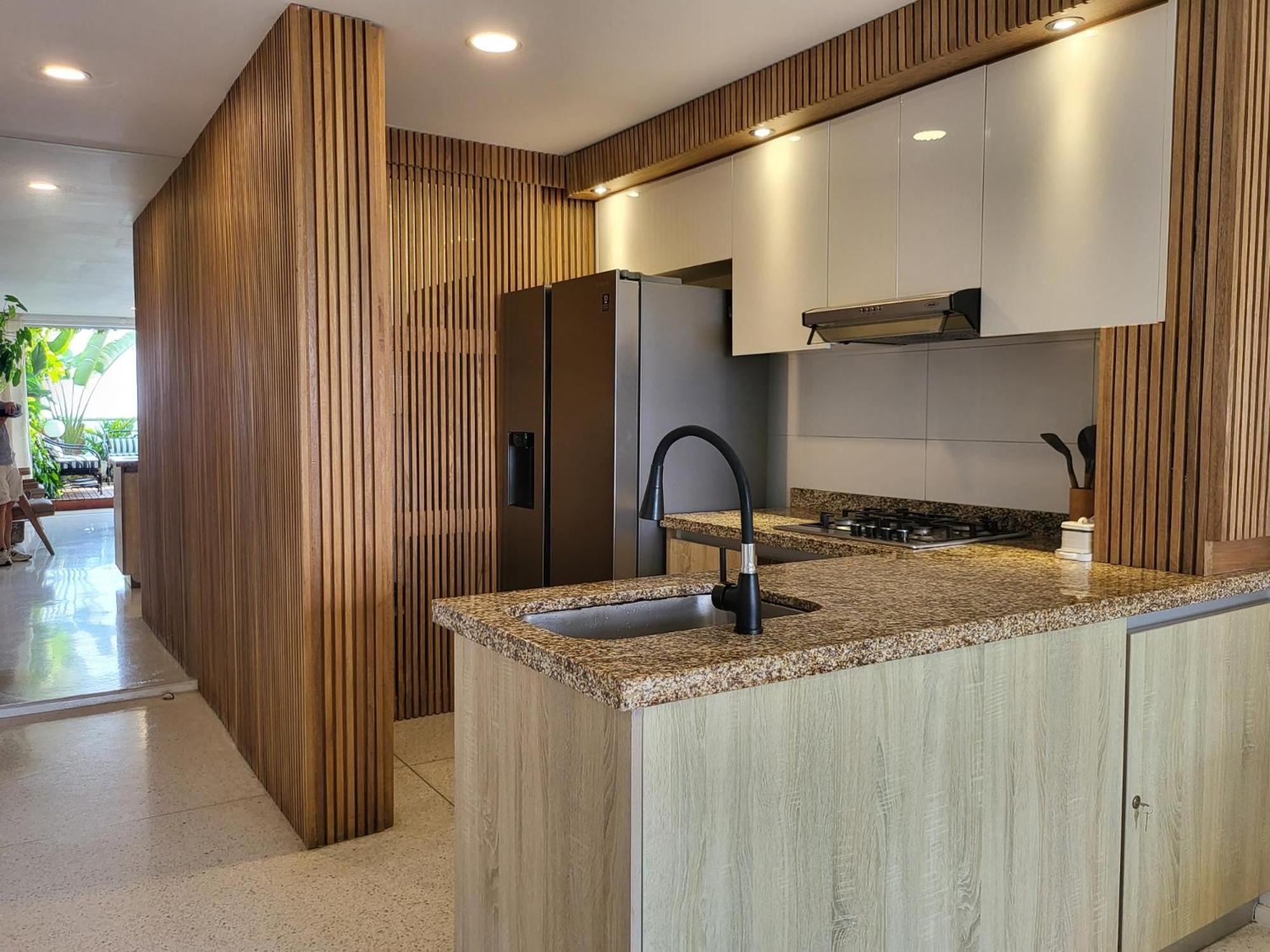 Vista Increible Al Mar Y Centro Apartment *